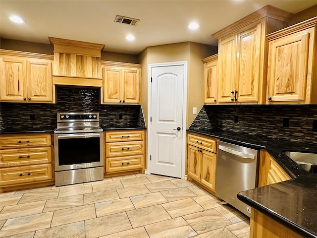 304 Ashwood Bnd, Hudson, TX 75904 - kitchen with stainless steel appliances, light brown cabinetry, decorative backsplash, and recessed lighting
