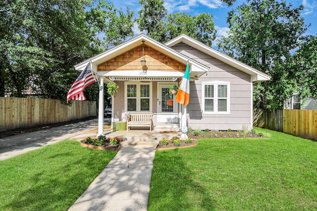 1038 Lawrence St, Houston, TX 77008 - bungalow-style house featuring a porch