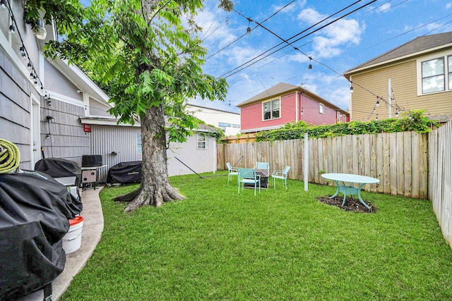 1038 Lawrence St, Houston, TX 77008 - fenced backyard with an outdoor structure