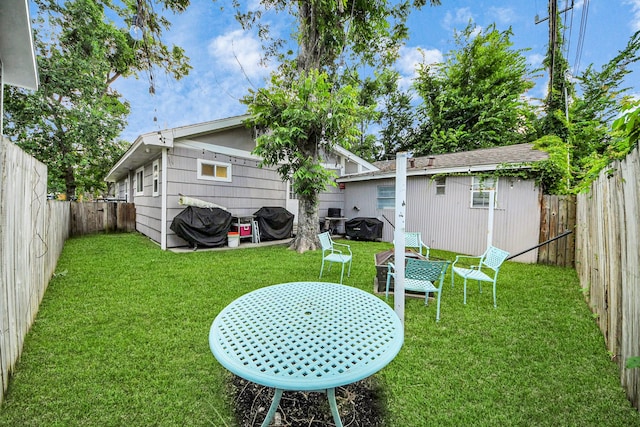 1038 Lawrence St, Houston, TX 77008 - rear view of property featuring a fenced backyard
