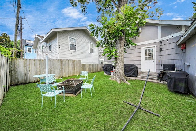 1038 Lawrence St, Houston, TX 77008 - fenced backyard featuring an outdoor fire pit
