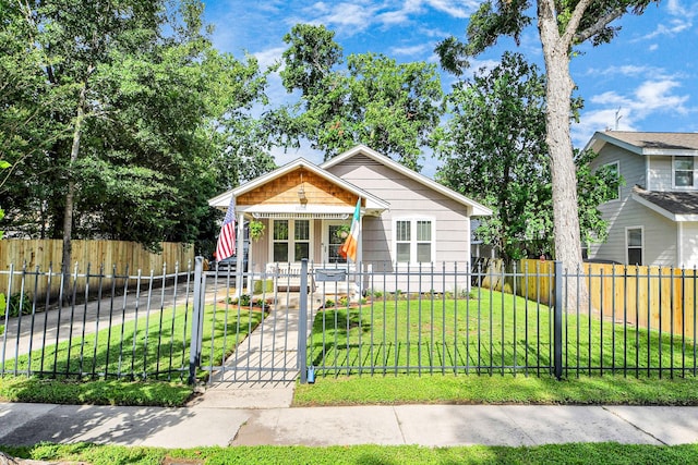 1038 Lawrence St, Houston, TX 77008 - bungalow-style home with covered porch, a fenced front yard, and a gate