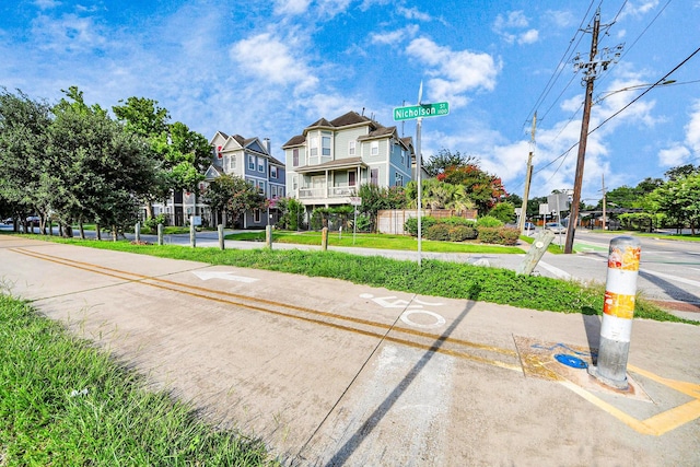 1038 Lawrence St, Houston, TX 77008 - view of road with sidewalks and a residential view