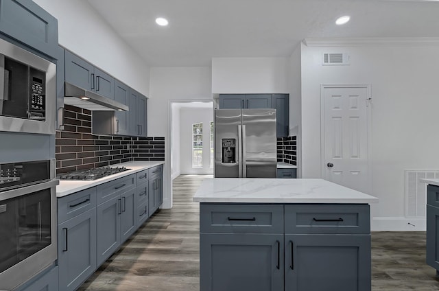 1826 Cheyenne River Cir, Sugar Land, TX 77478 - kitchen with appliances with stainless steel finishes, under cabinet range hood, gray cabinets, recessed lighting, and dark wood-style flooring