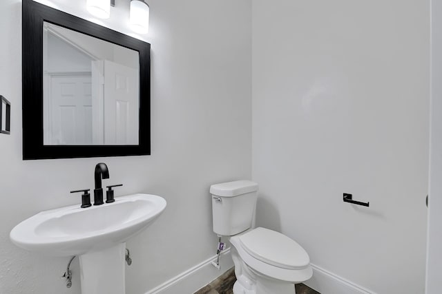 1826 Cheyenne River Cir, Sugar Land, TX 77478 - bathroom with baseboards, toilet, wood finished floors, and a sink