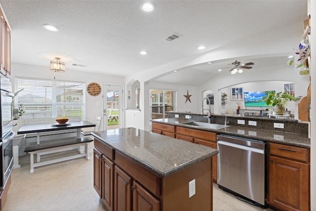 10711 Indian Trails Dr, Tomball, TX 77375 - kitchen featuring stainless steel dishwasher, a sink, a kitchen island, arched walkways, and ceiling fan