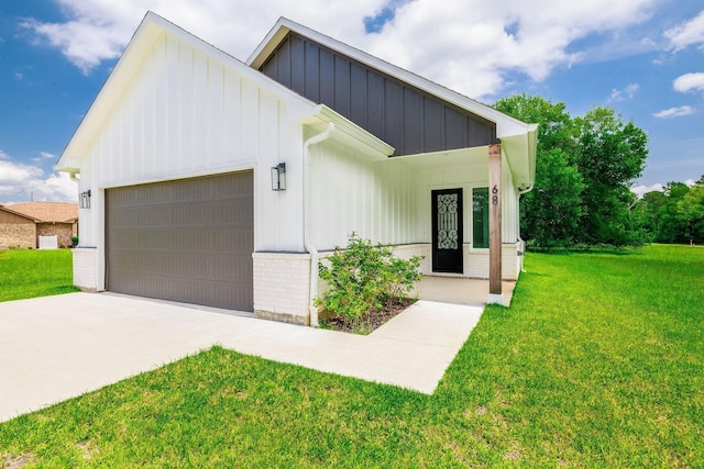 68 Fairway Dr, Trinity, TX 75862 - modern inspired farmhouse featuring board and batten siding, a garage, driveway, a front lawn, and brick siding