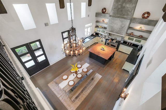 4002 Old Chocolate Bayou Rd Unit Cr89, Manvel, TX 77578 - living area featuring a high ceiling, wood finished floors, a chandelier, and a skylight