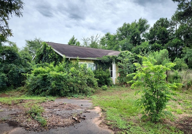 25321 Bluff View Ct, Magnolia, TX 77355 - view of side of home featuring roof with shingles