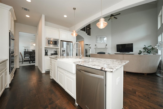 21015 Arden Park Dr, Richmond, TX 77407 - kitchen featuring appliances with stainless steel finishes, a sink, ceiling fan, recessed lighting, and backsplash