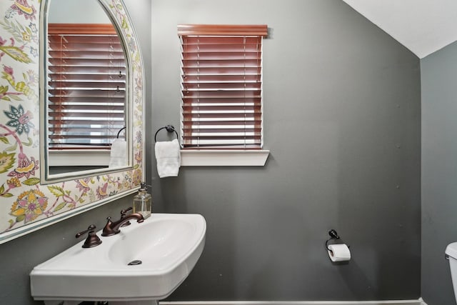 121 E 22nd St, Houston, TX 77008 - half bathroom featuring toilet and a sink