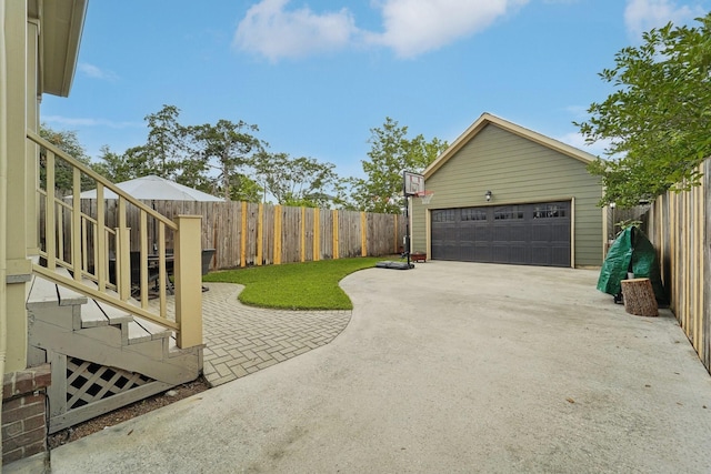 121 E 22nd St, Houston, TX 77008 - garage featuring concrete driveway