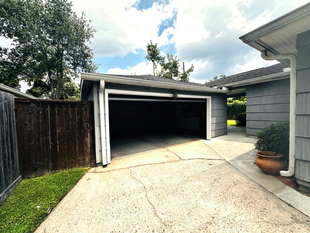 1010 Prince St, Houston, TX 77008 - view of garage