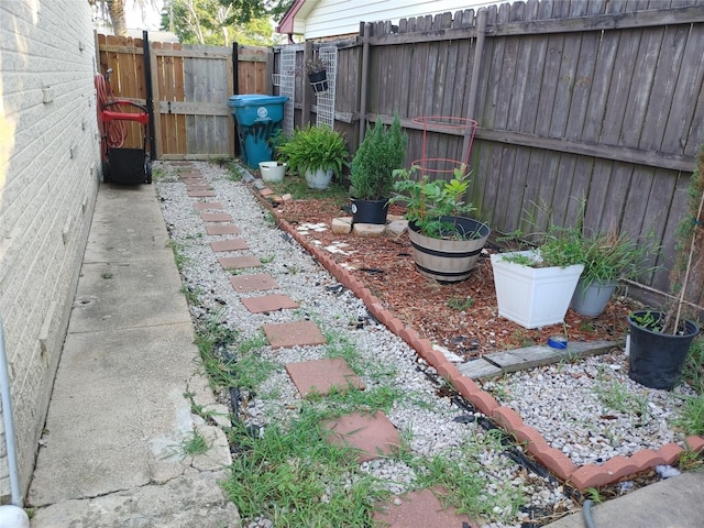 9711 Ebb St, Houston, TX 77089 - view of yard featuring a gate