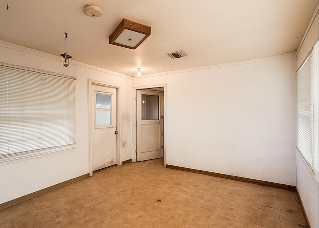 1002 Neiser Ln, Weimar, TX 78962 - spare room featuring a smoke detector and baseboards