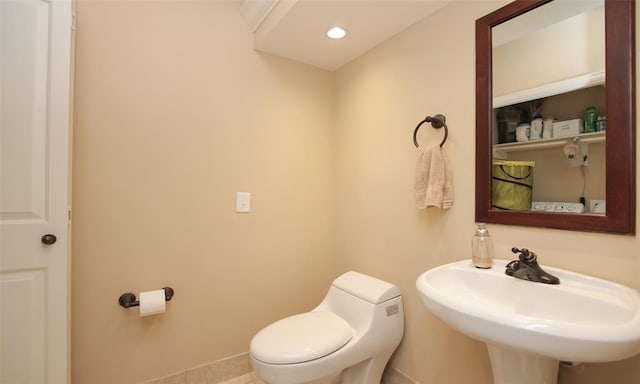 2203 Dorrington St Unit 208, Houston, TX 77030 - bathroom with toilet, a sink, and baseboards