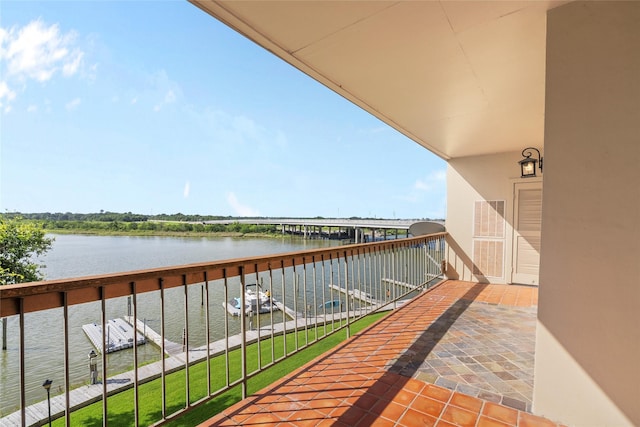 18809 Egret Bay Blvd Unit 114, Webster, TX 77058 - balcony featuring a water view
