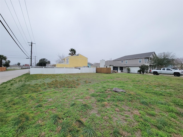 5703 Fraser Ave, Galveston, TX 77551 - view of yard
