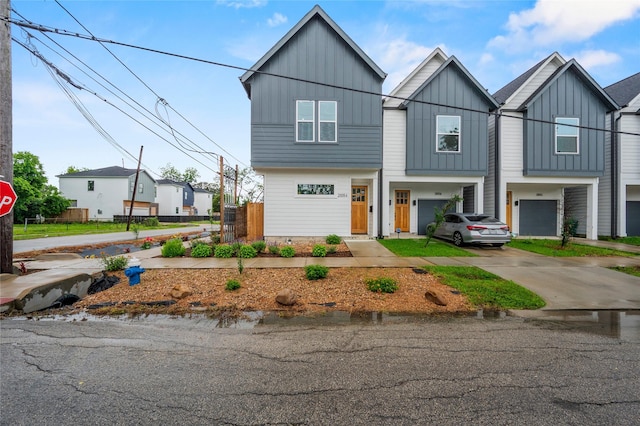 2105 Sam Wilson St Unit A, Houston, TX 77020 - view of front of property featuring board and batten siding