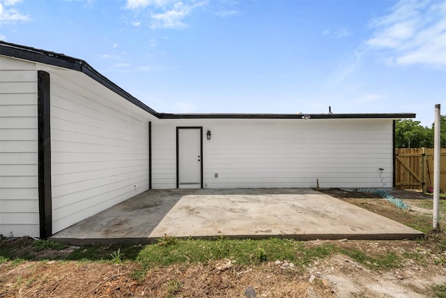 6155 Ridgeway Dr, Houston, TX 77033 - back of property featuring a patio area