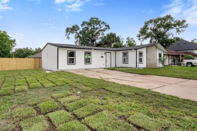 6155 Ridgeway Dr, Houston, TX 77033 - view of front of property with driveway