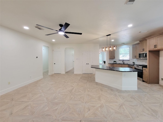 218 Windrift Ct, Sugar Land, TX 77479 - kitchen featuring stainless steel appliances, dark countertops, arched walkways, recessed lighting, and a sink