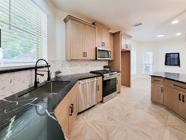 218 Windrift Ct, Sugar Land, TX 77479 - kitchen featuring appliances with stainless steel finishes, a sink, tasteful backsplash, recessed lighting, and dark stone countertops