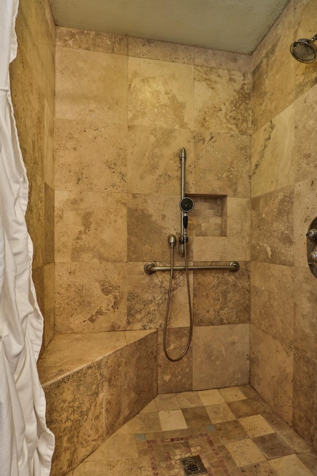 434 Lakeside Dr, Kemah, TX 77565 - full bathroom with tiled shower