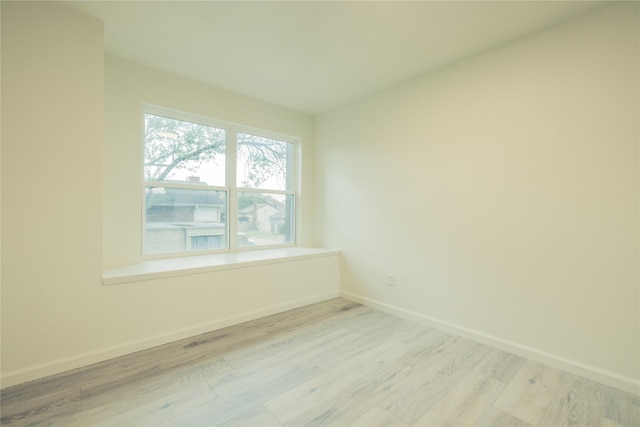12553 Wellington Park Dr, Houston, TX 77072 - unfurnished room featuring light wood-style flooring and baseboards