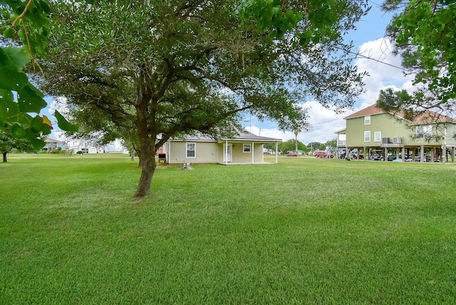 880 Swallow Dr, Palacios, TX 77465 - view of grassy yard