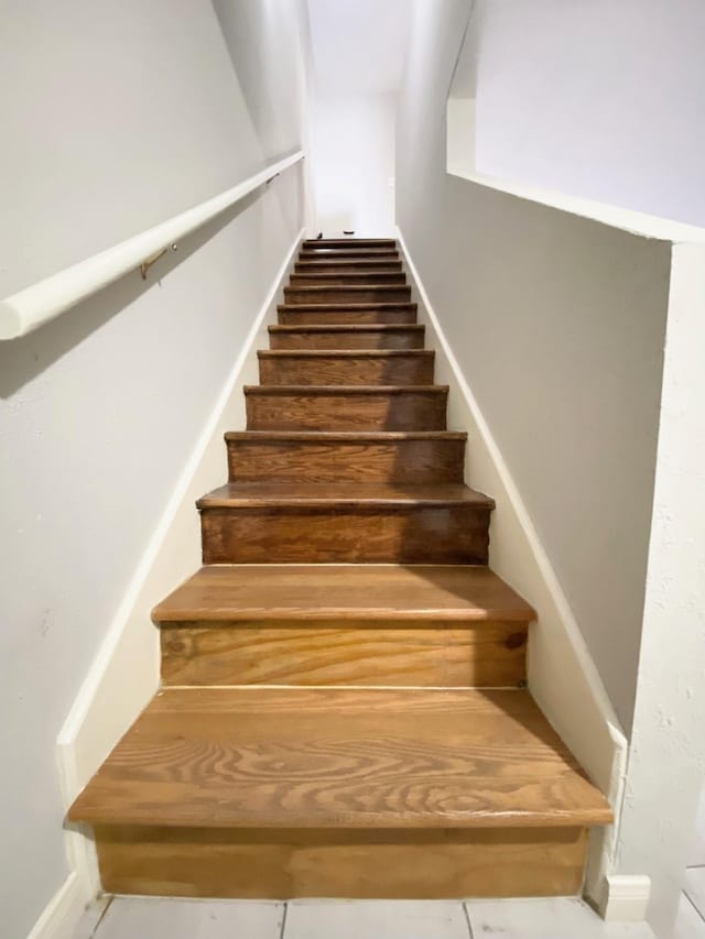 8323 Wilcrest Dr Unit 2006, Houston, TX 77072 - view of stairway