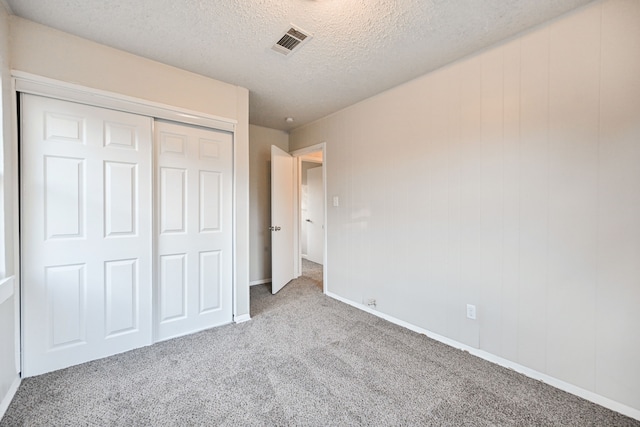 9306 Chesterfield Dr, Houston, TX 77051 - unfurnished bedroom featuring carpet, a textured ceiling, baseboards, and a closet