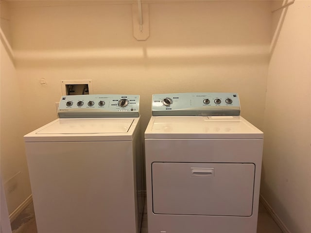 6603 Golden View Ct, Houston, TX 77083 - laundry room featuring washer and clothes dryer and baseboards
