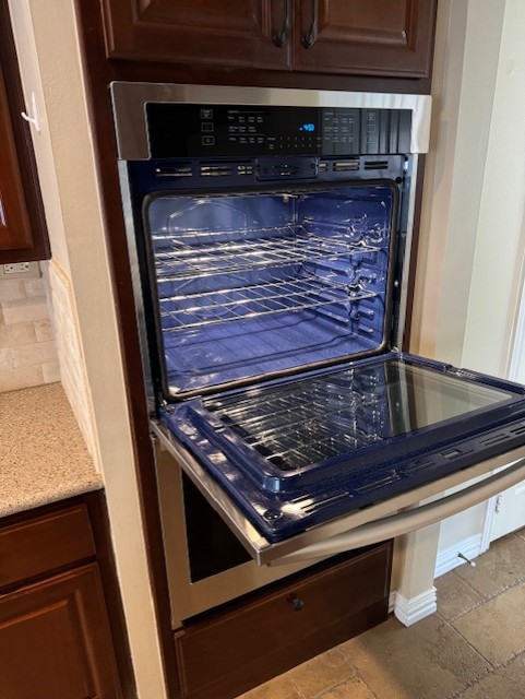 12515 Country Arbor Ln, Houston, TX 77041 - detailed view of backsplash