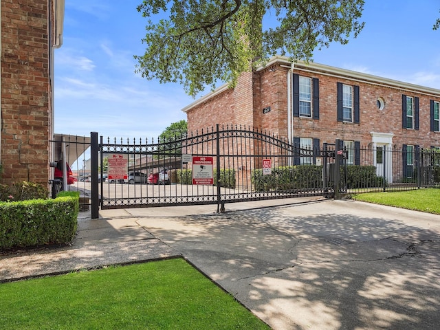 6402 Del Monte Dr Unit 20, Houston, TX 77057 - view of gate