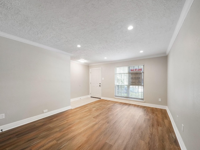6402 Del Monte Dr Unit 20, Houston, TX 77057 - spare room with light wood finished floors, a textured ceiling, recessed lighting, ornamental molding, and baseboards