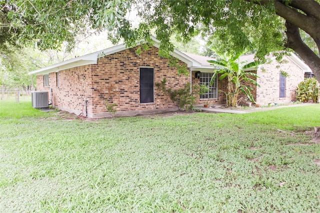 912 Robinson Rd, La Porte, TX 77571 - single story home with central air condition unit, brick siding, and a front lawn