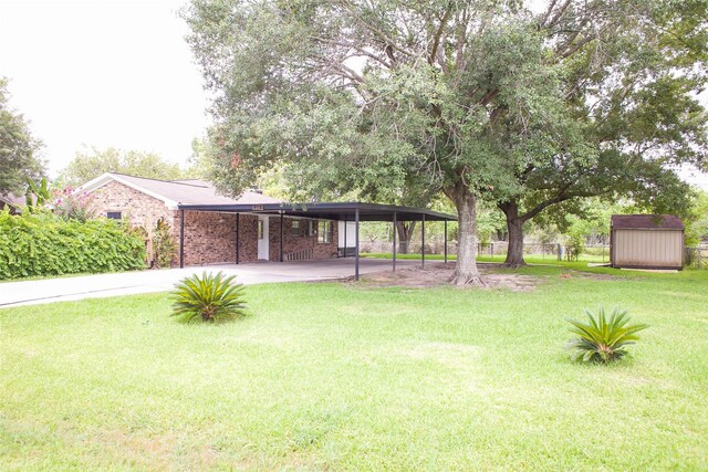 912 Robinson Rd, La Porte, TX 77571 - view of yard with driveway