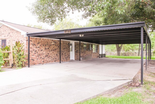 912 Robinson Rd, La Porte, TX 77571 - view of vehicle parking featuring driveway and a carport