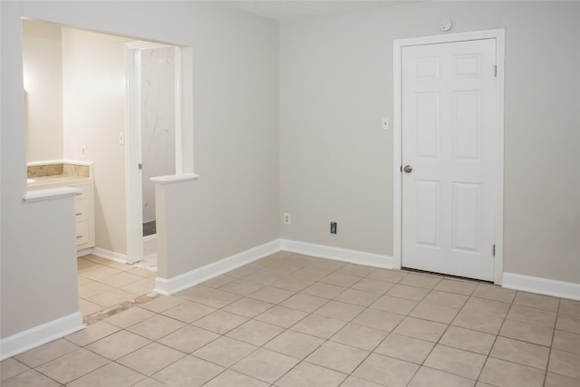912 Robinson Rd, La Porte, TX 77571 - unfurnished room featuring light tile patterned floors and a smoke detector