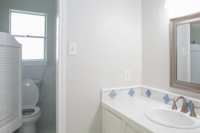 912 Robinson Rd, La Porte, TX 77571 - bathroom featuring vanity and toilet
