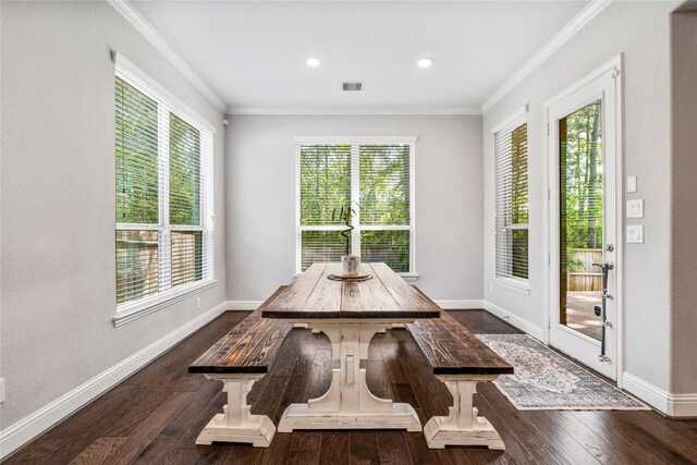 315 Lagarto Way, Pinehurst, TX 77362 - dining room featuring dark wood-type flooring, ornamental molding, baseboards, and recessed lighting