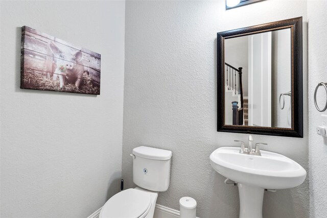 315 Lagarto Way, Pinehurst, TX 77362 - bathroom featuring toilet and a textured wall