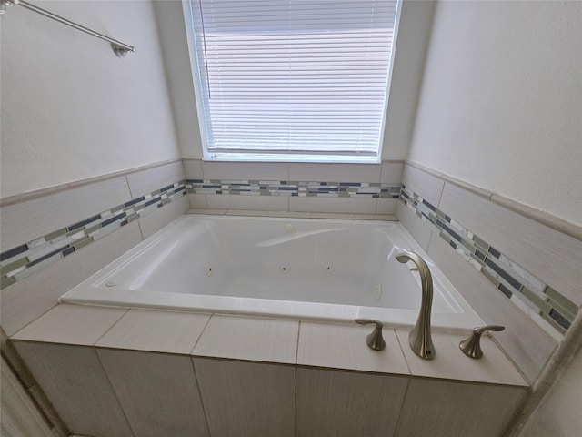 6415 Taimer Ct, Sugar Land, TX 77479 - full bath with a whirlpool tub
