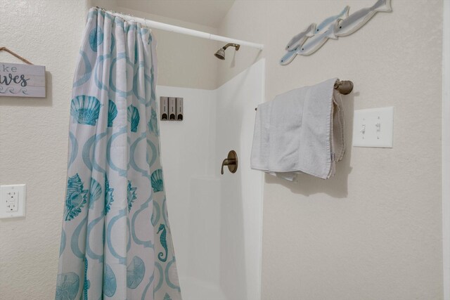 123 Howard Ave, Surfside Beach, TX 77541 - full bath featuring a shower with curtain