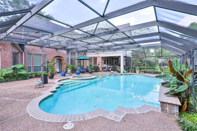 2107 N Shadow Grove Ln, Richmond, TX 77406 - view of swimming pool featuring a lanai, a patio, and a pool with connected hot tub