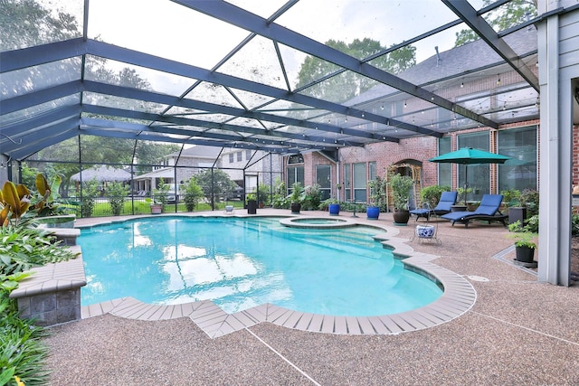 2107 N Shadow Grove Ln, Richmond, TX 77406 - view of swimming pool with a patio area, a pool with connected hot tub, and glass enclosure