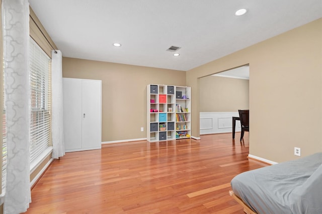 3802 Sweetgum Hill Ln, Kingwood, TX 77345 - bedroom featuring light wood finished floors, recessed lighting, a wainscoted wall, and baseboards