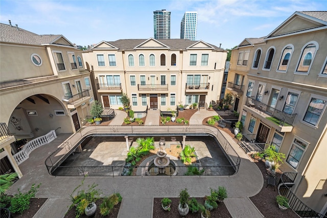 624 Harold St, Houston, TX 77006 - view of property's community with a residential view