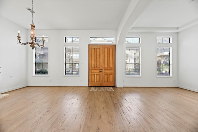 624 Harold St, Houston, TX 77006 - entrance foyer featuring a chandelier, light wood finished floors, and baseboards